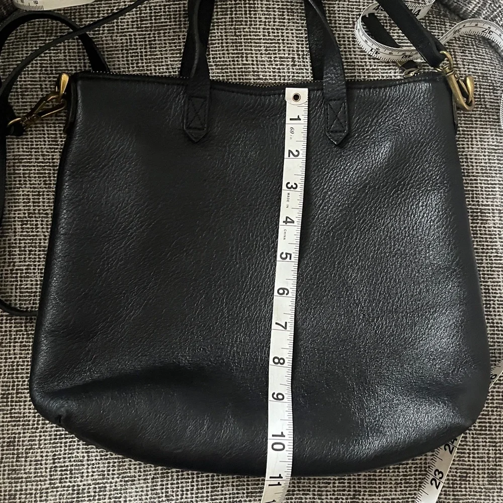 Madewell Crossbody Leather Zip-Up Medium Tote - Picture 15 of 16